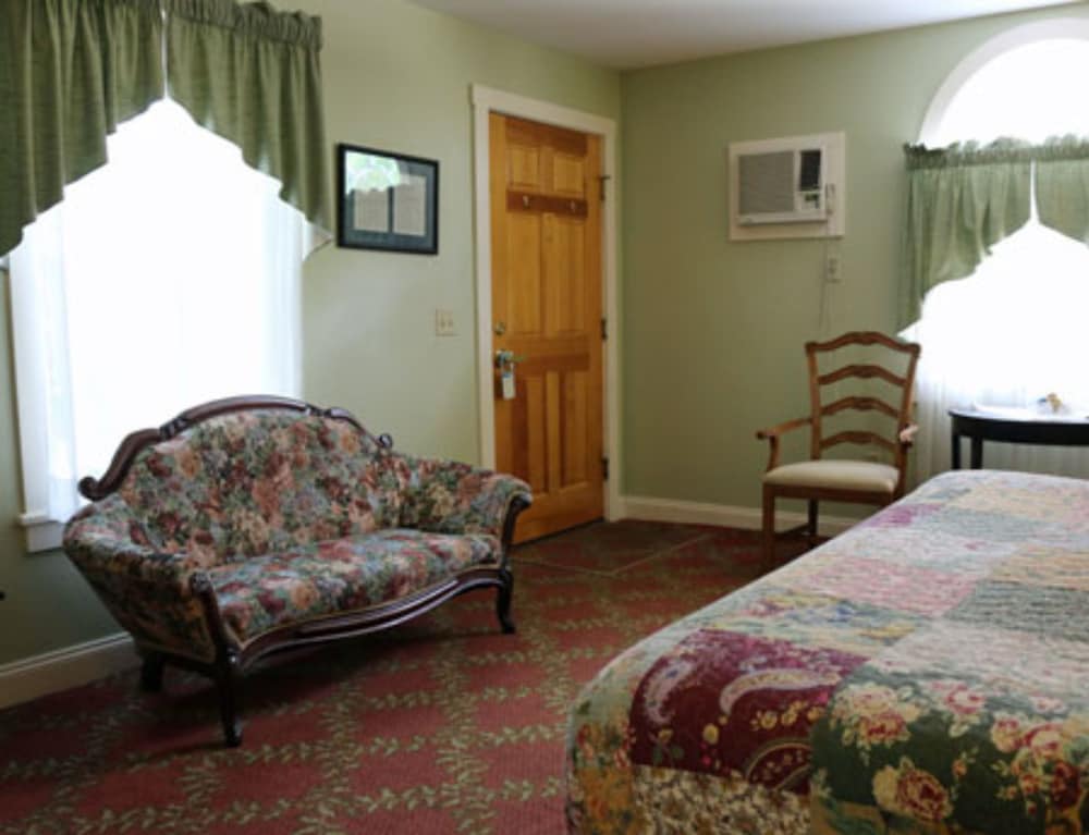 Kearsarge Inn 19/48