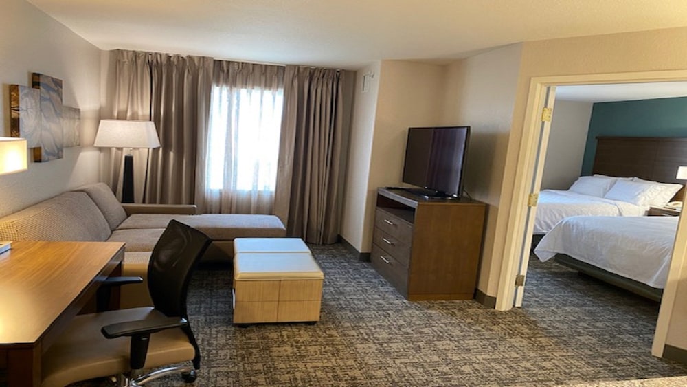 Staybridge Suites Hotel Calgary Airport 24/74