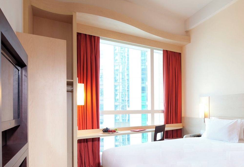 Ibis Hong Kong Central & Sheung Wan Hotel 21/65