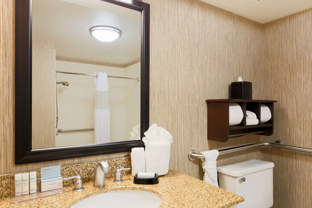 Hampton Inn Champaign/Urbana 23/63
