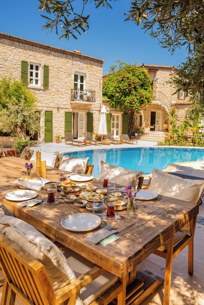 La Grenadine Hotel 47/50