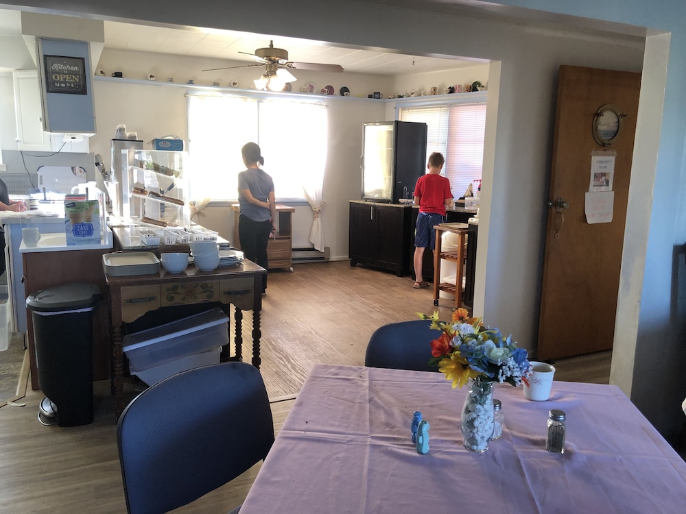 Lighthouse Inn 62/76