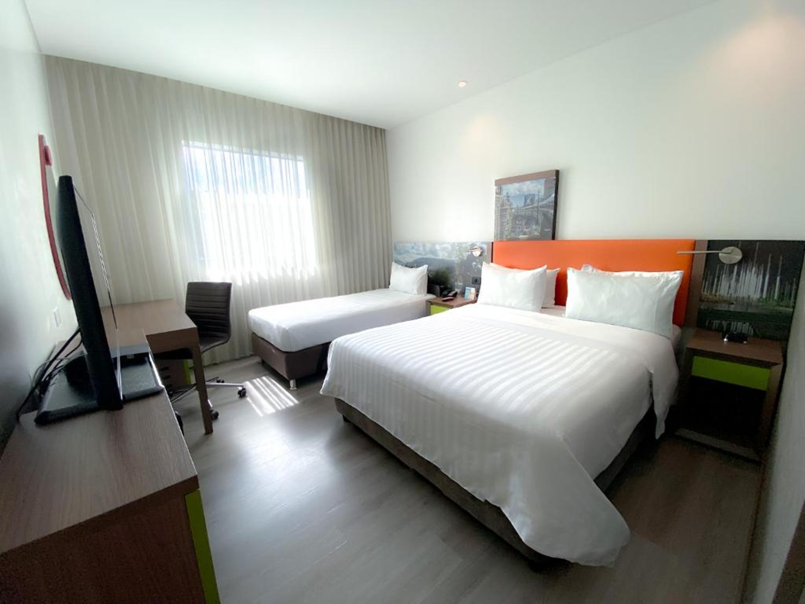 غرفة قياسية بسريرين منفصلين، Hampton by Hilton Medellin 2/3