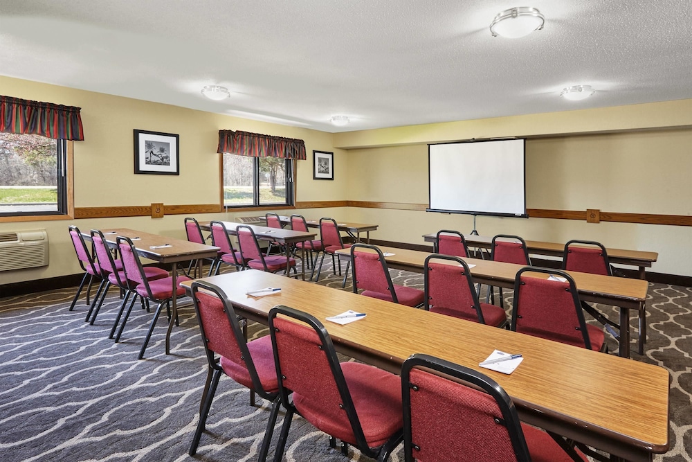Americinn By Wyndham Burlington 35/38