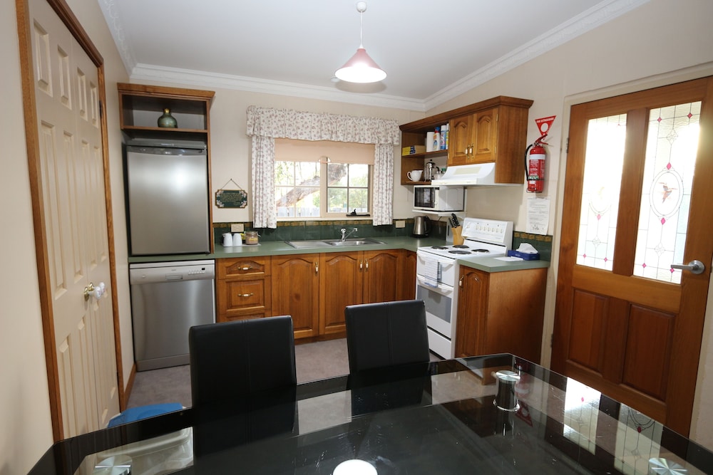 Swansea Cottages & Motel Suites 9/50