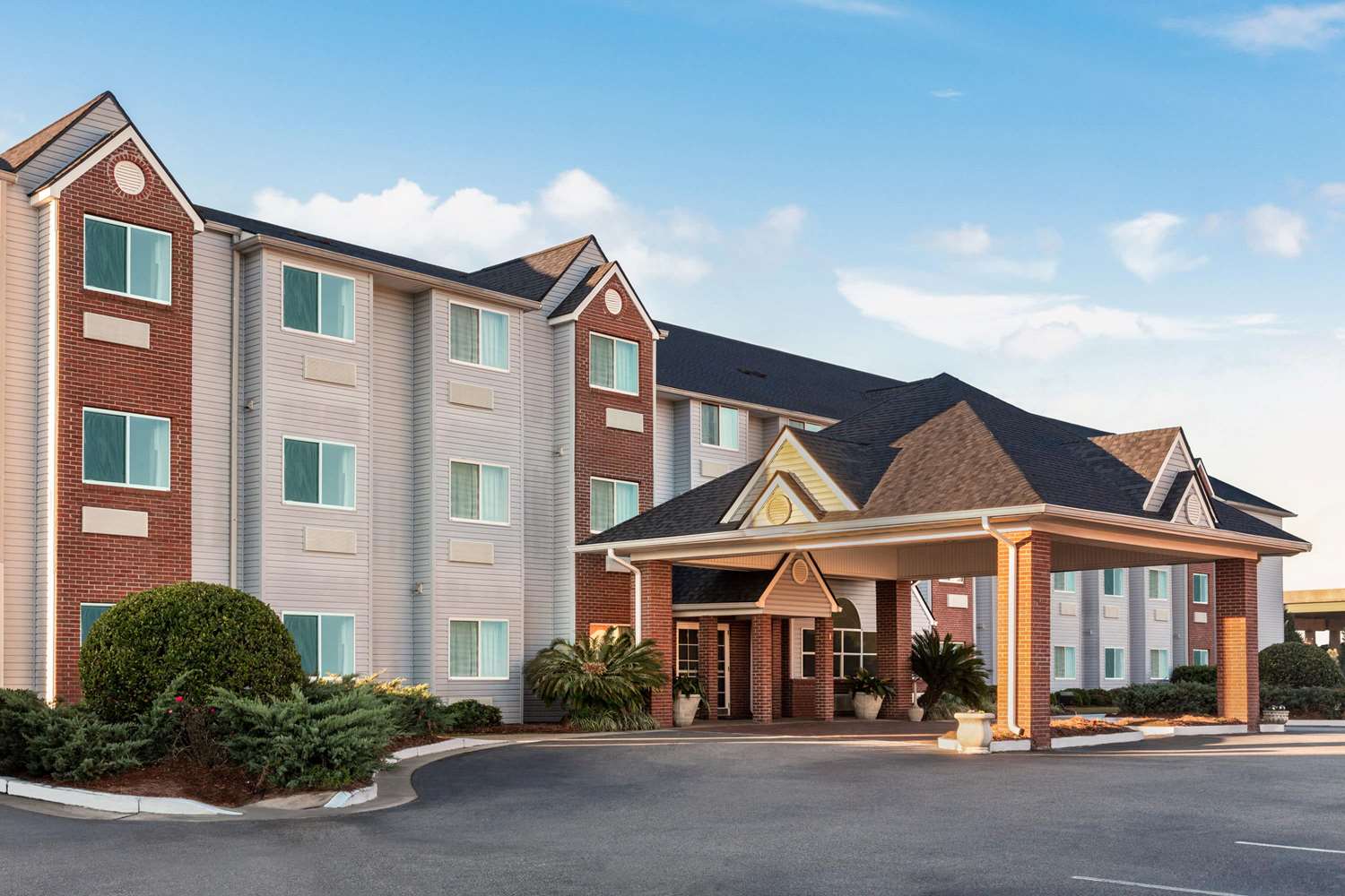 Microtel Inn & Suites by Wyndham Tifton 2/17