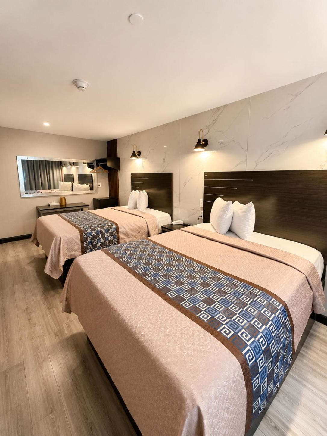 Tremont Hotel Bronx 22/50