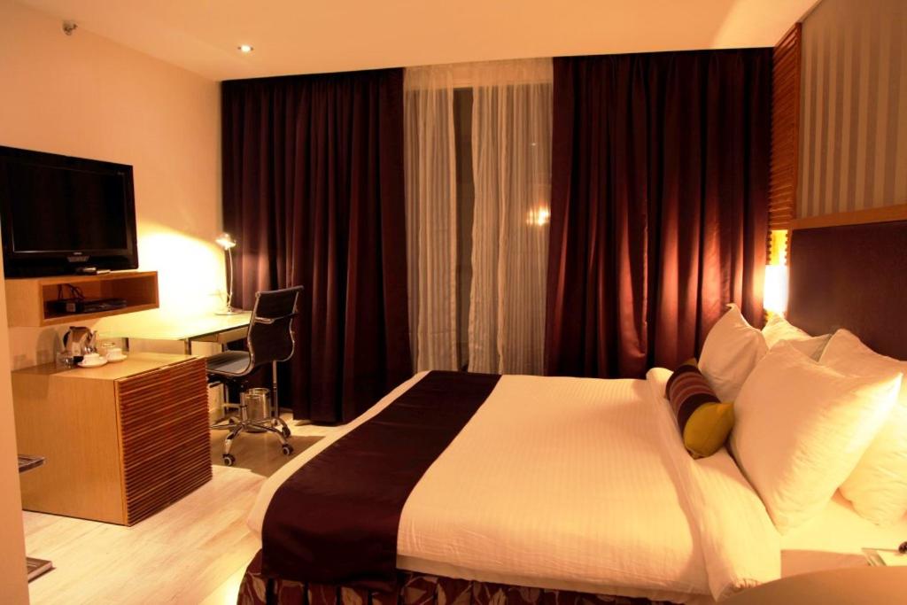 Oyo Premium Karkhana Secunderabad 12/63