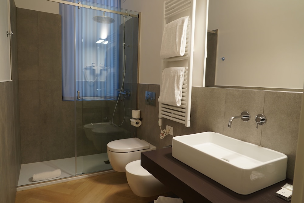 Bergamo Inn 43 28/31
