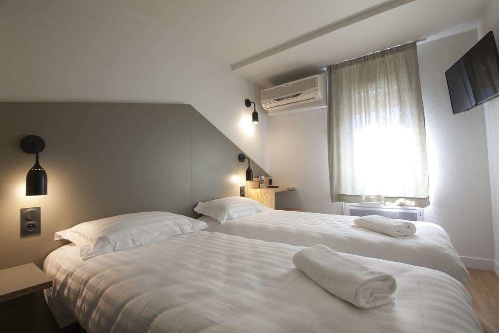 Standard, Twin Beds
