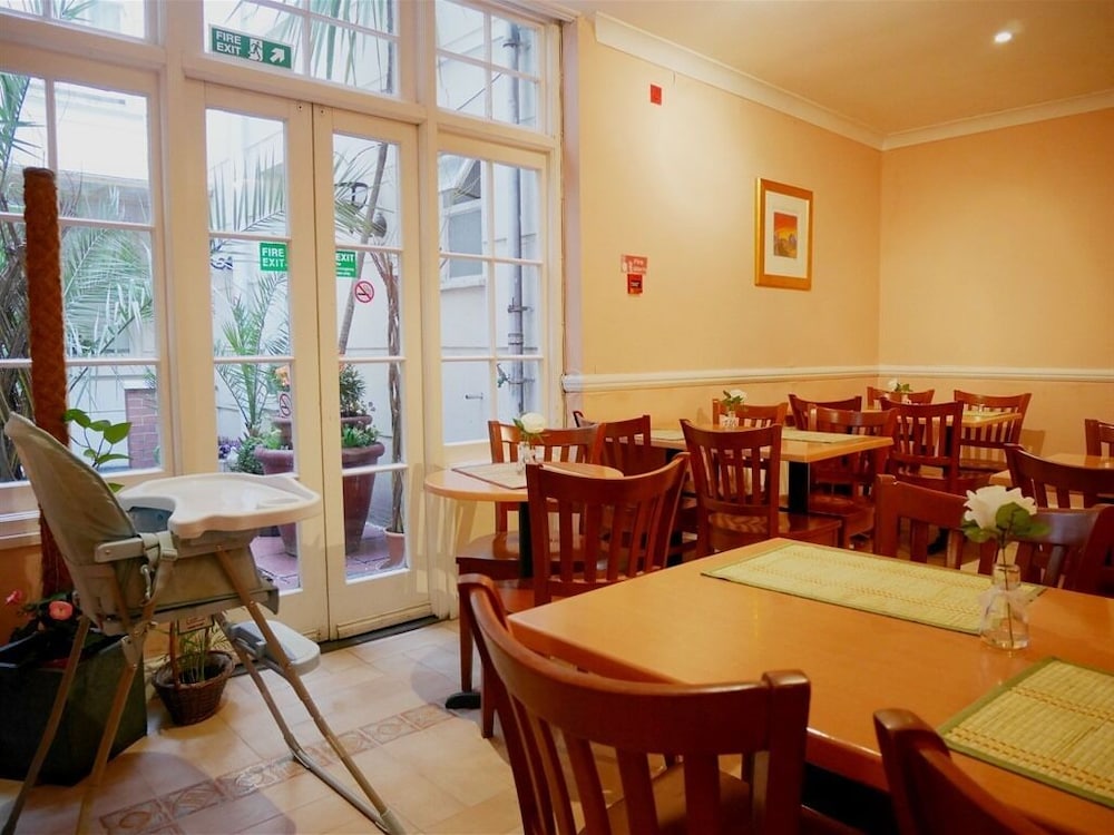 The Gresham Hotel 23/34