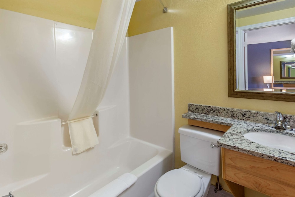 Econo Lodge Clovis 54/58