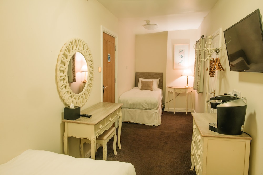 The Old Fourpenny Shop Hotel 30/49