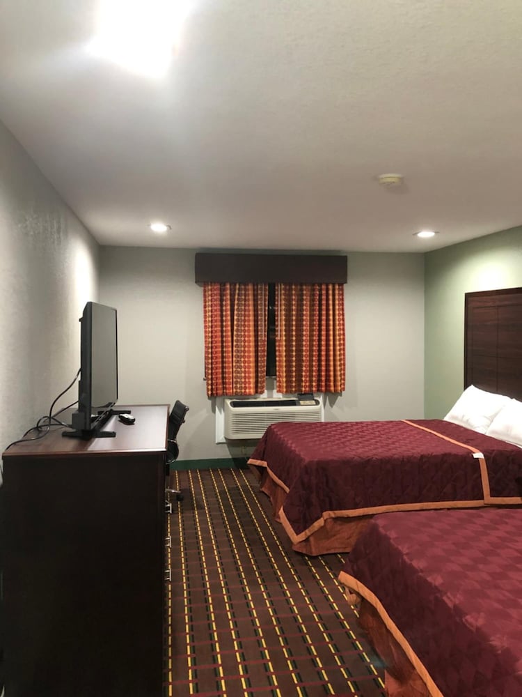 Texas Inn & Suites 25/28