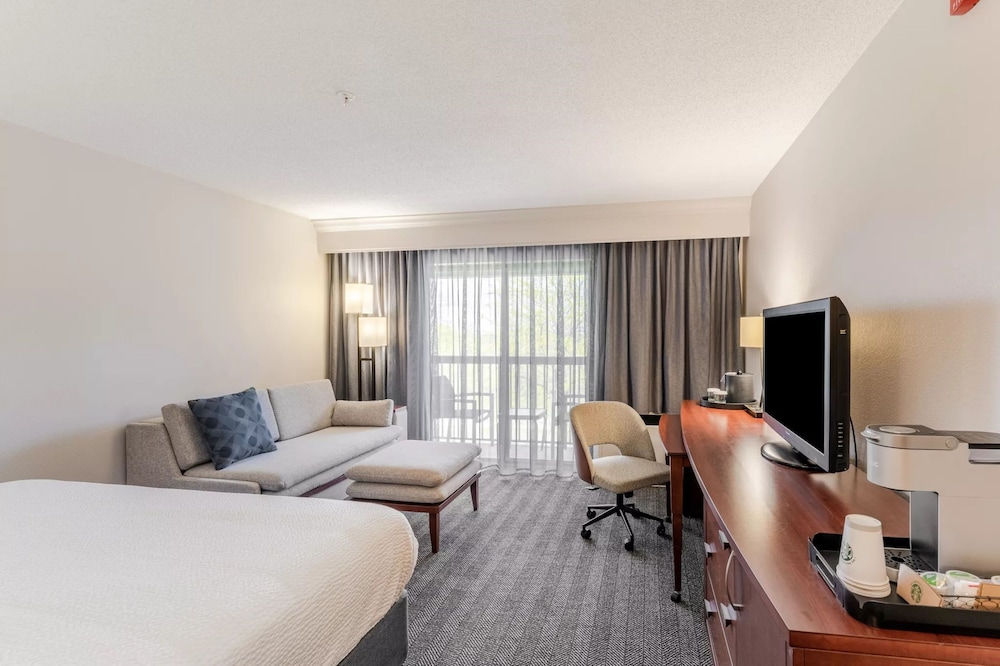 Courtyard By Marriott Burlington Williston 16/65
