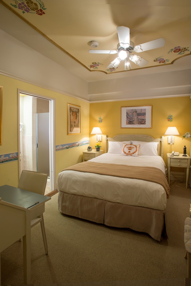 Cornell Hotel de France 15/38