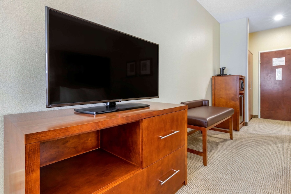 Comfort Inn & Suites Lenoir Hwy 321 Northern Foothills 33/40