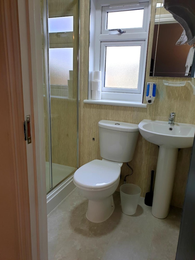 Wanstead Hotel 28/33