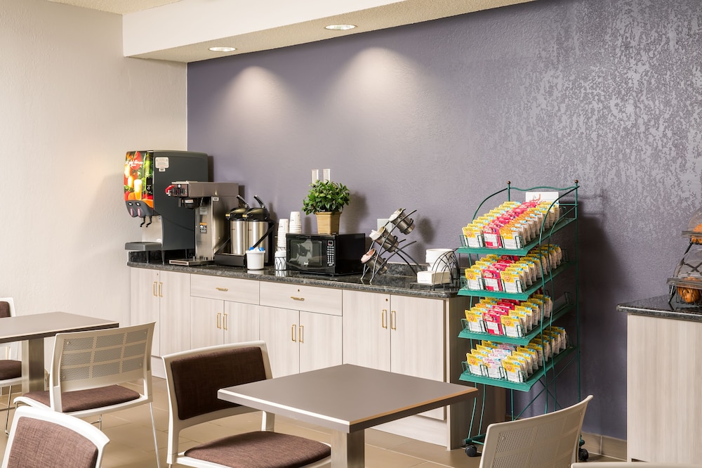 Microtel Inn & Suites by Wyndham Leesburg/Mt Dora 18/38