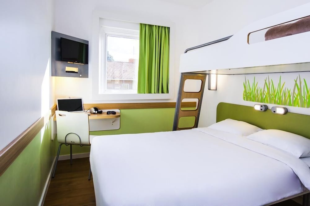 First Inn Apt 9/36