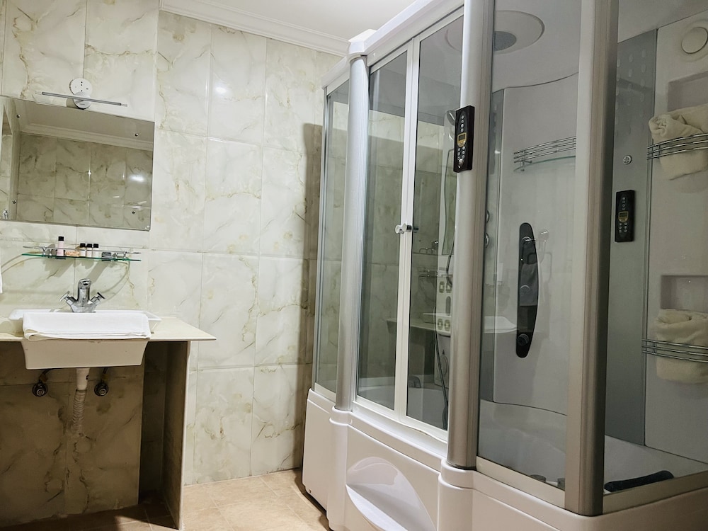 BODHGAYA REGENCY HOTEL 48/50