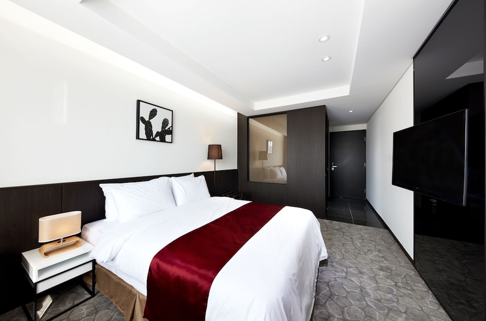 Ramada by Wyndham Yongin 12/28