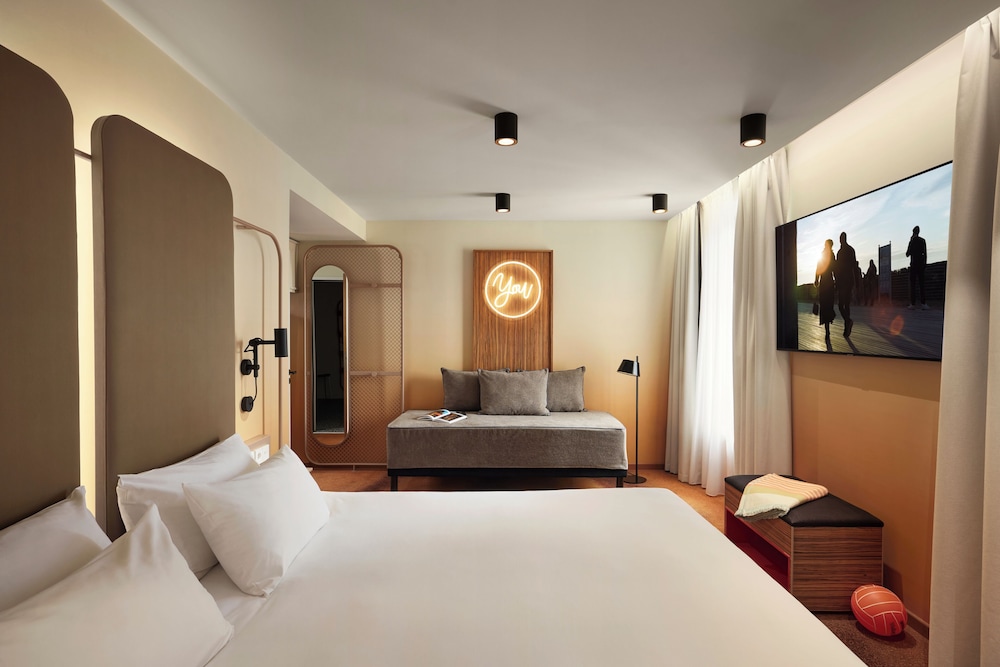 Superior, Triple, 1 Queen and 1 Single Bed