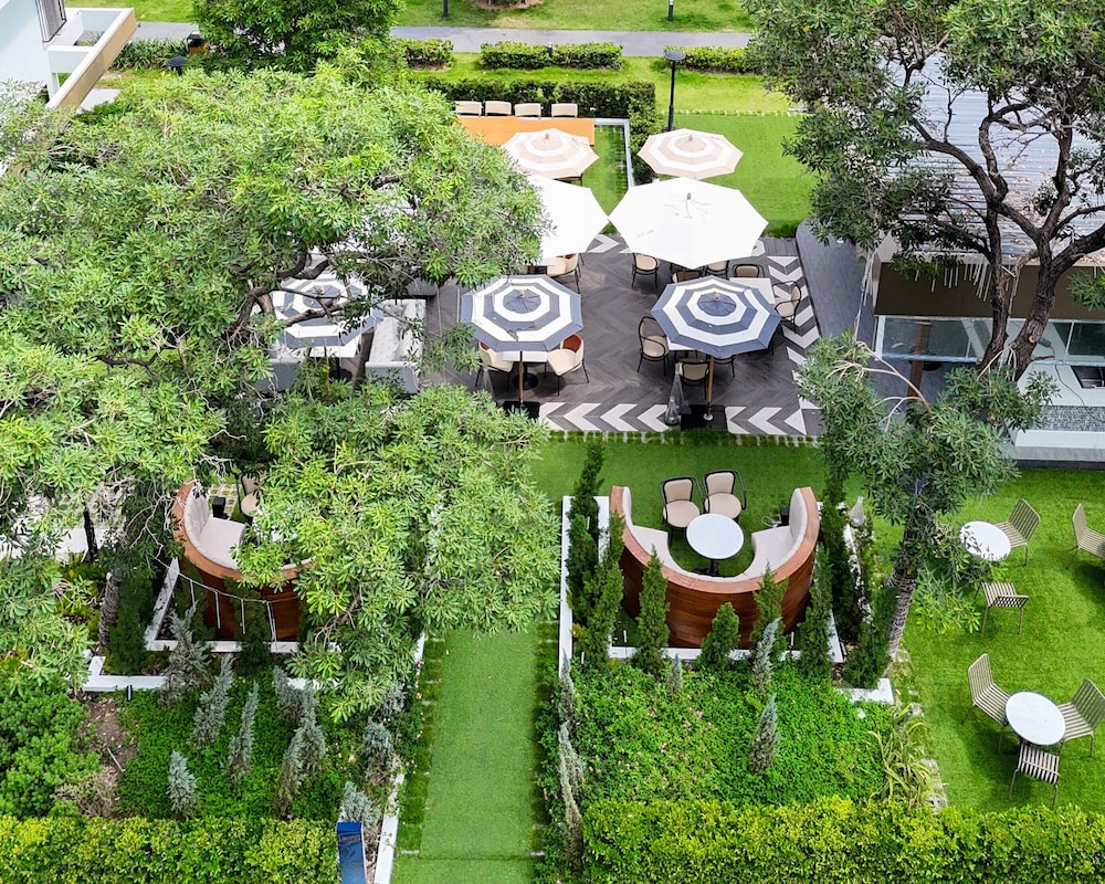 Floral Court Hotel and Residence 55/58