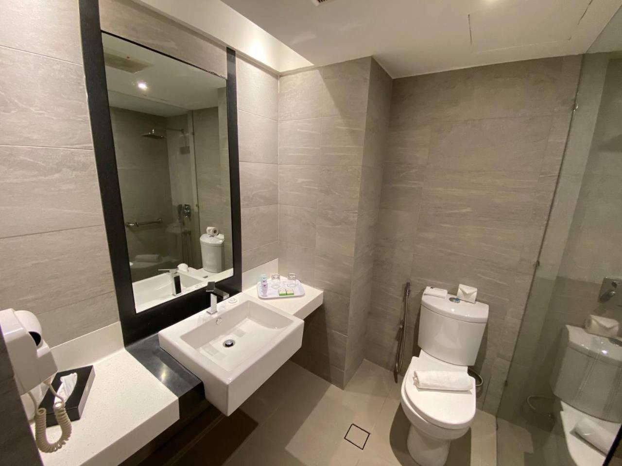 Deluxe, King Bed, Hotel Maluri 10/10