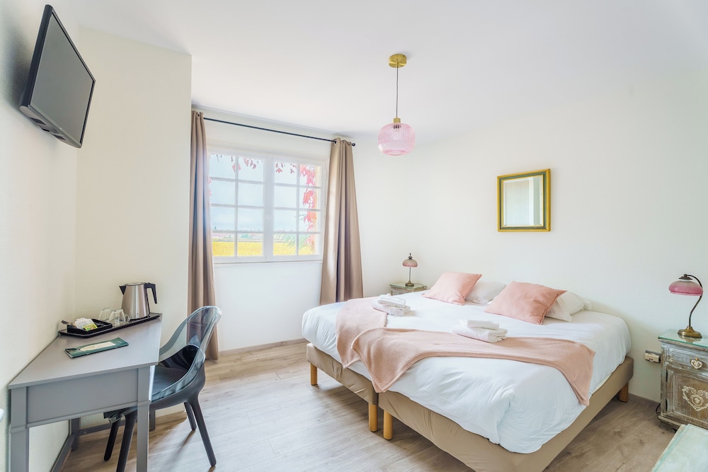 HOTEL ARTS ET TERROIRS 19/50