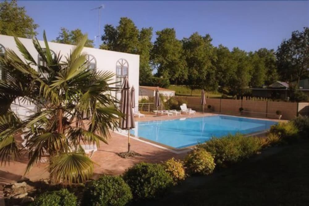 Agape Hotel Niort- Bessines 45/50