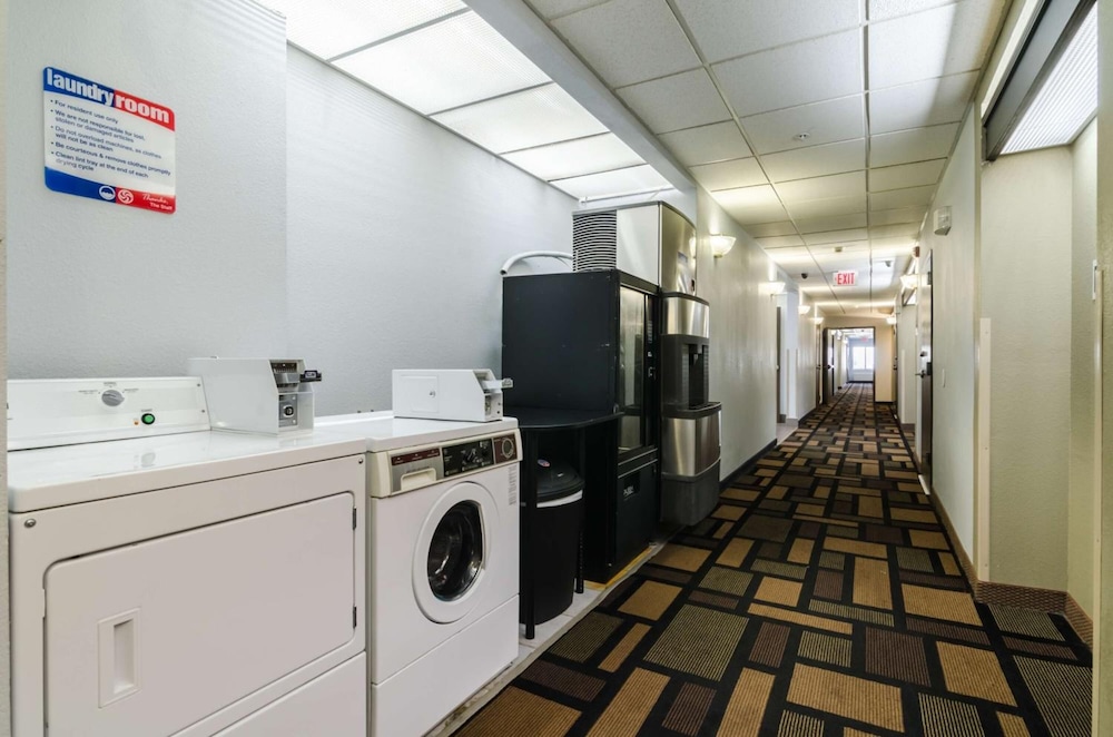 Motel6 Lincoln, NE 48/50