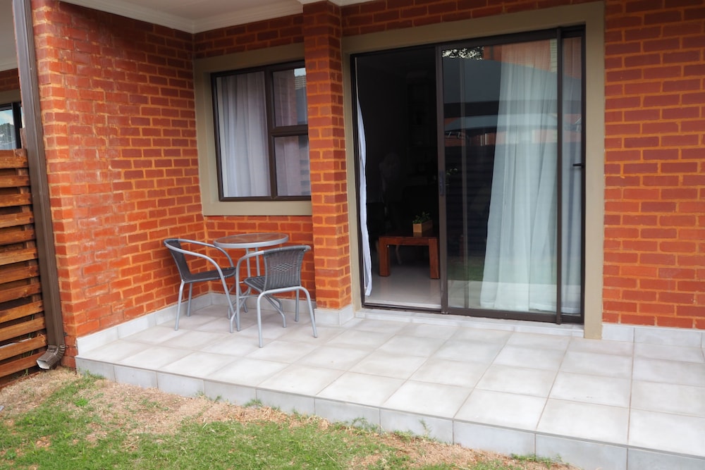 African Eagle Apartments 5/50
