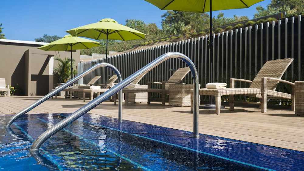 swimming pool spa