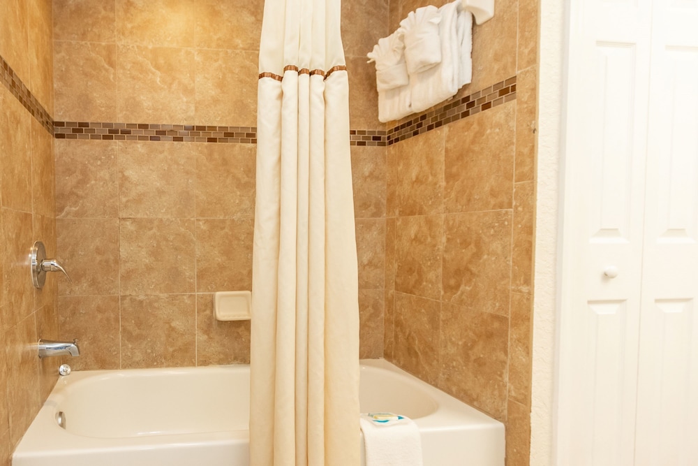 Coconut Cove Suites 38/38