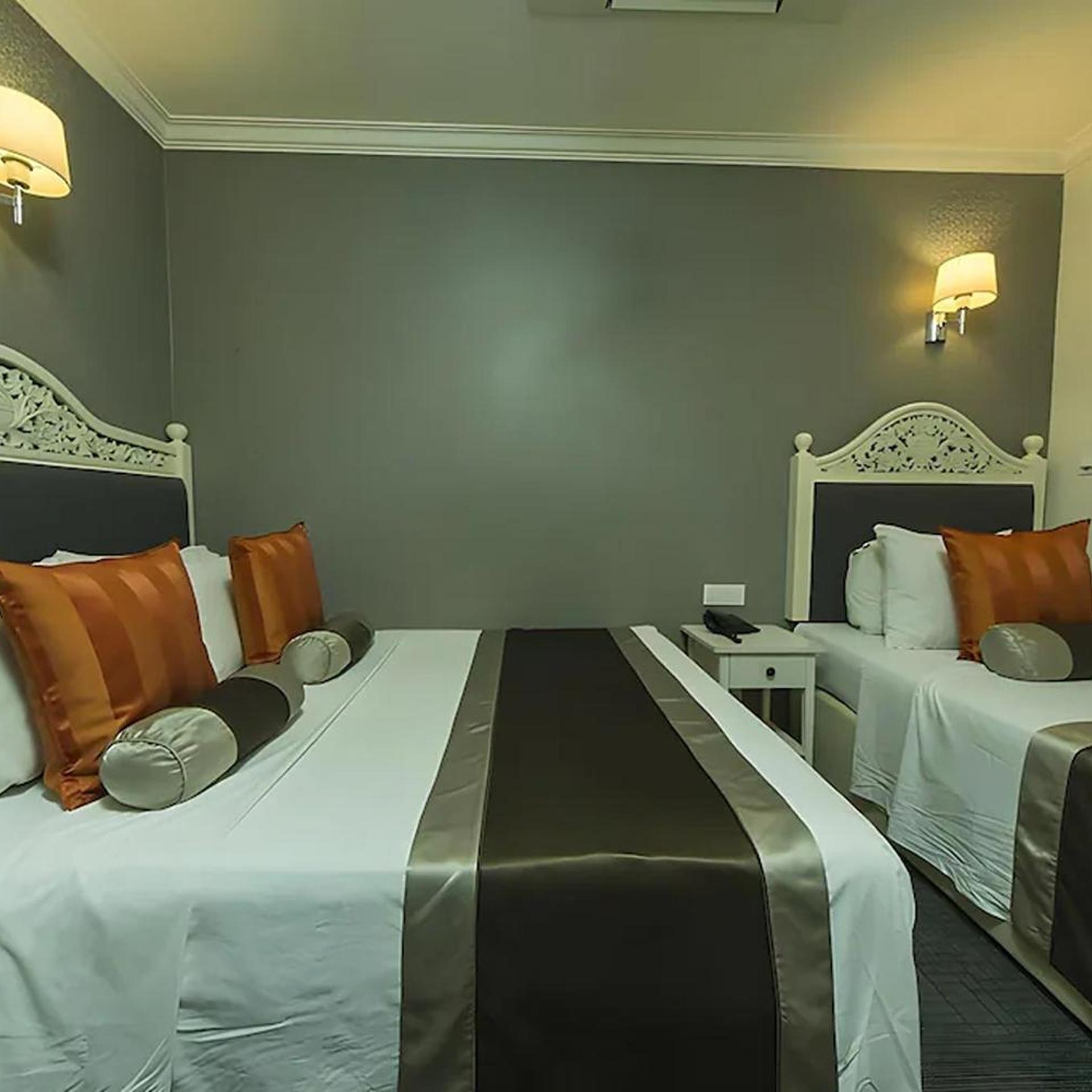Room, Triple, No Window