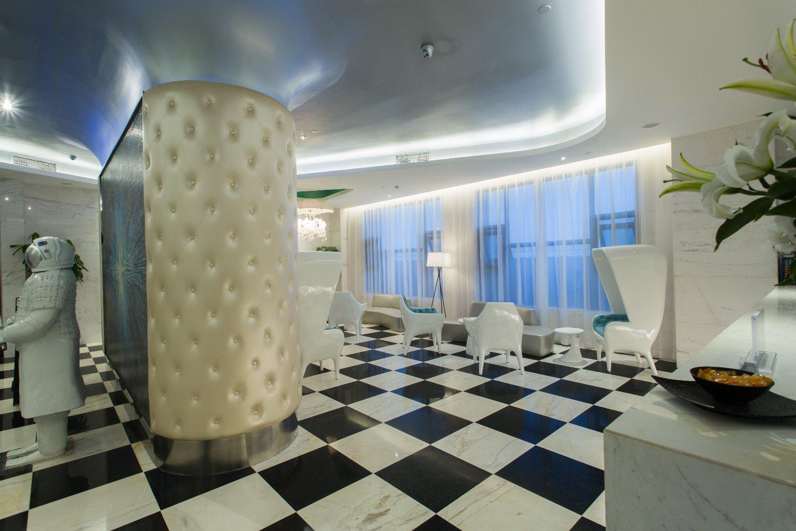 Orange Hotel Select 24/38