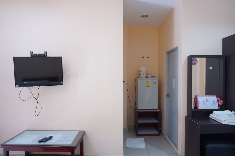 Jirasin Hotel & Apartment 12/24