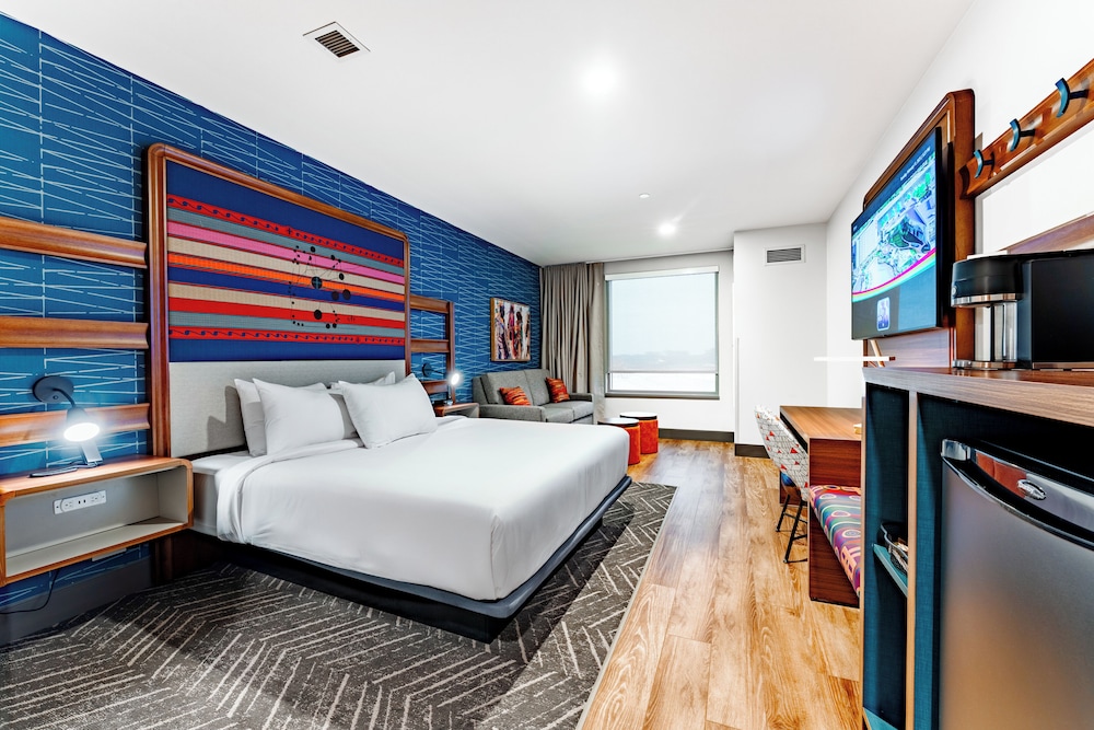 RIVER, SUITE, KING BED, BUNK BED