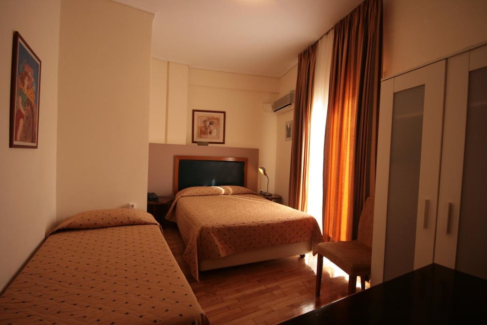 Adams Hotel 9/35