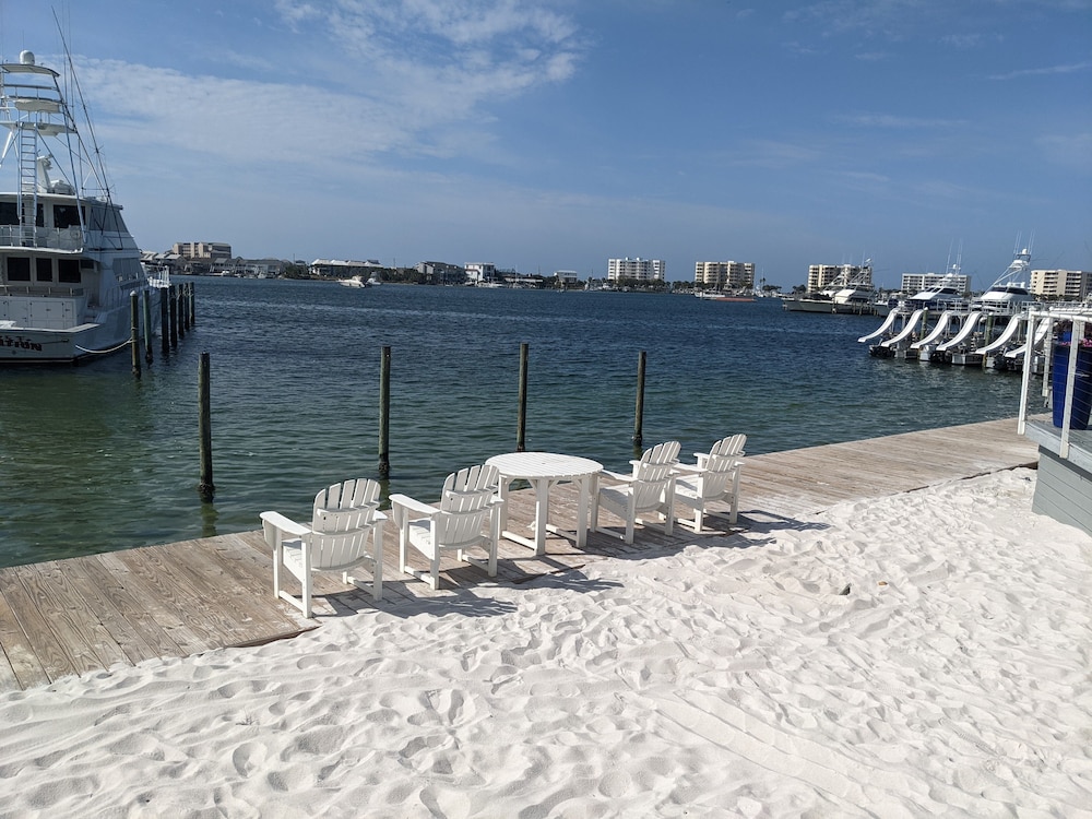 Inn on Destin Harbor, an Ascend Collection Hotel 52/59