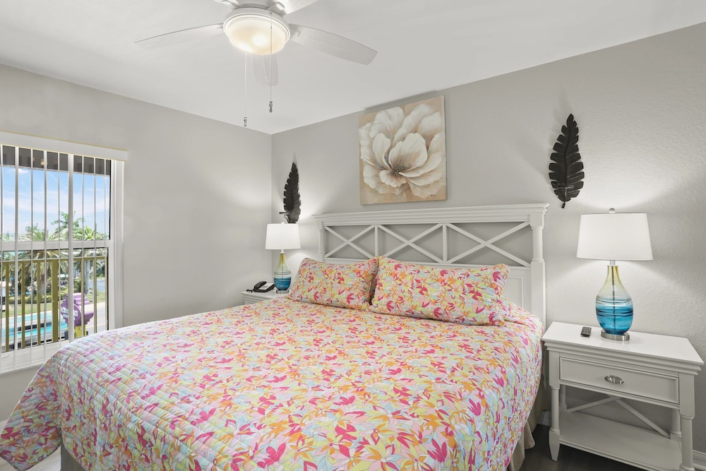 South Beach Condo Hotel 17/50