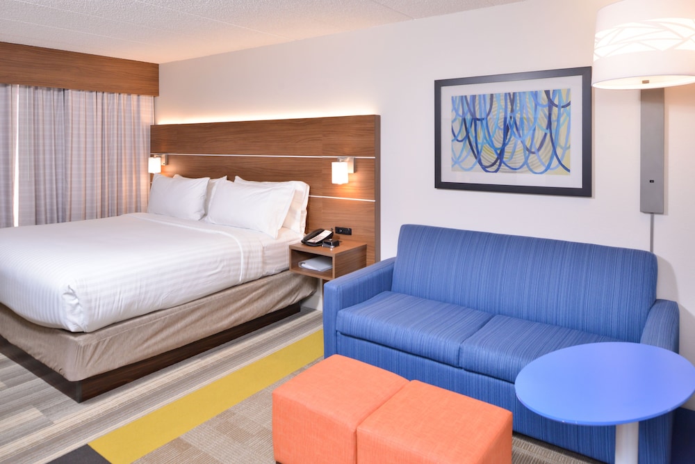 Holiday Inn Express Hotel and Suites Indianapolis Downtown Convention Center Area 22/48