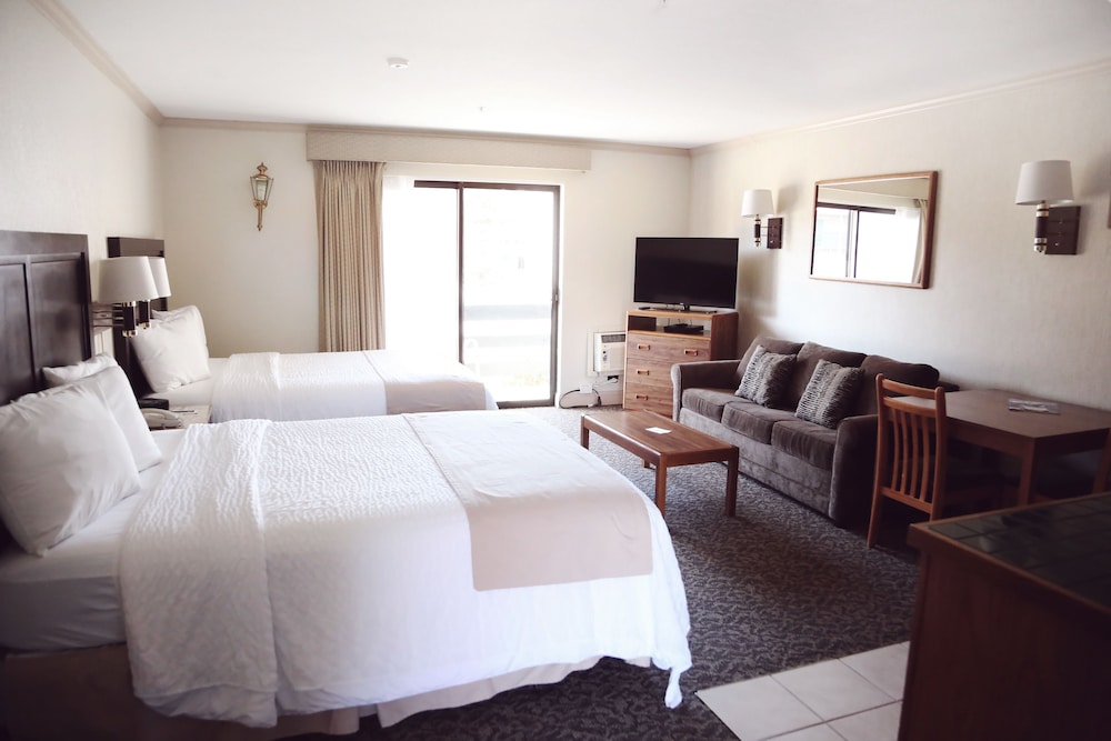 Coachman Inn Suites 42/64