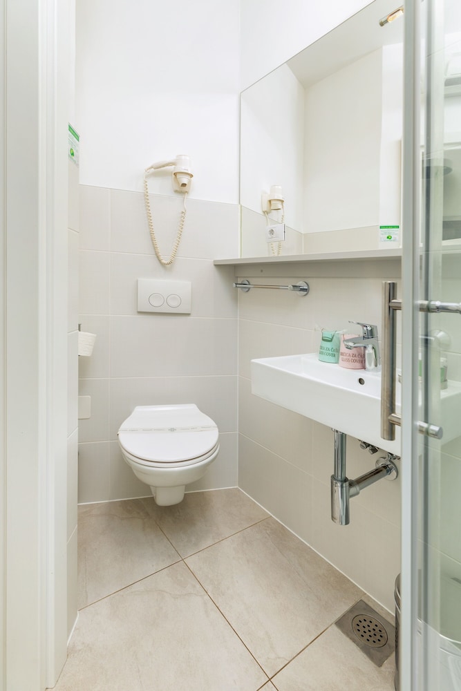BOUTIQUE HOSTEL JOYCE 47/50