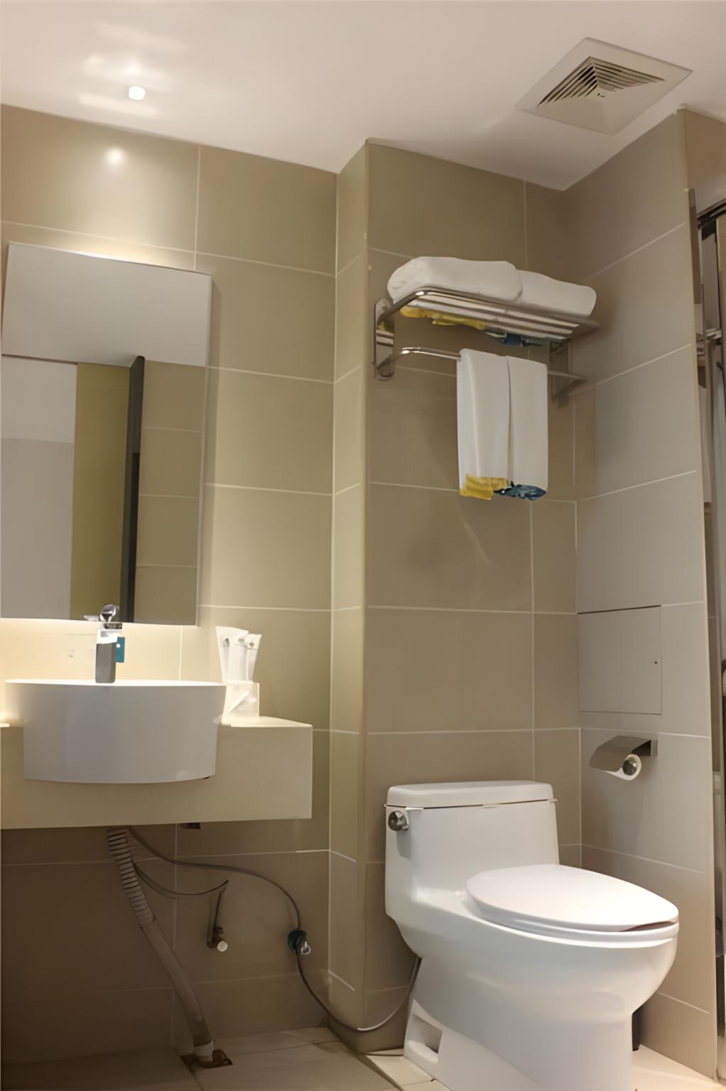 City Comfort Inn Haikou East High Speed Railway Station 70/72