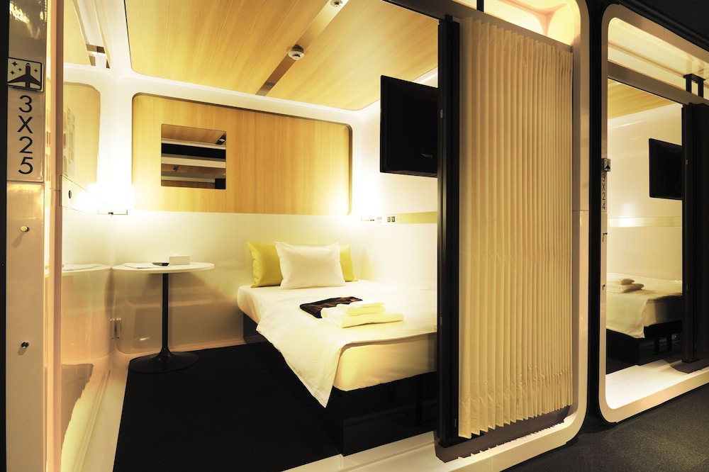 Female Dorm, First Class, Cabin, Single Bed