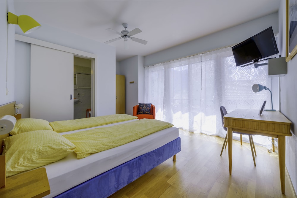 STANDARD, DOUBLE OR TWIN BED