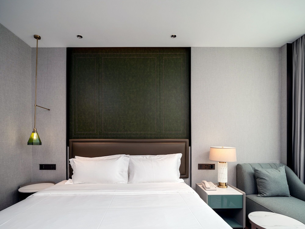 Shanghai Hotel 20/50