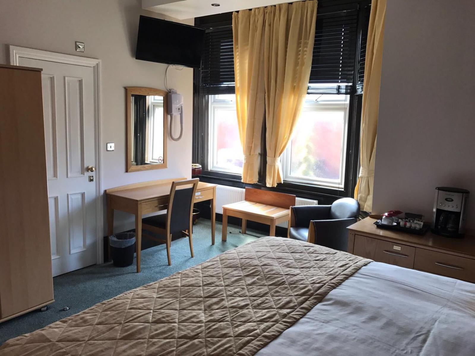 Deluxe, Double Bed